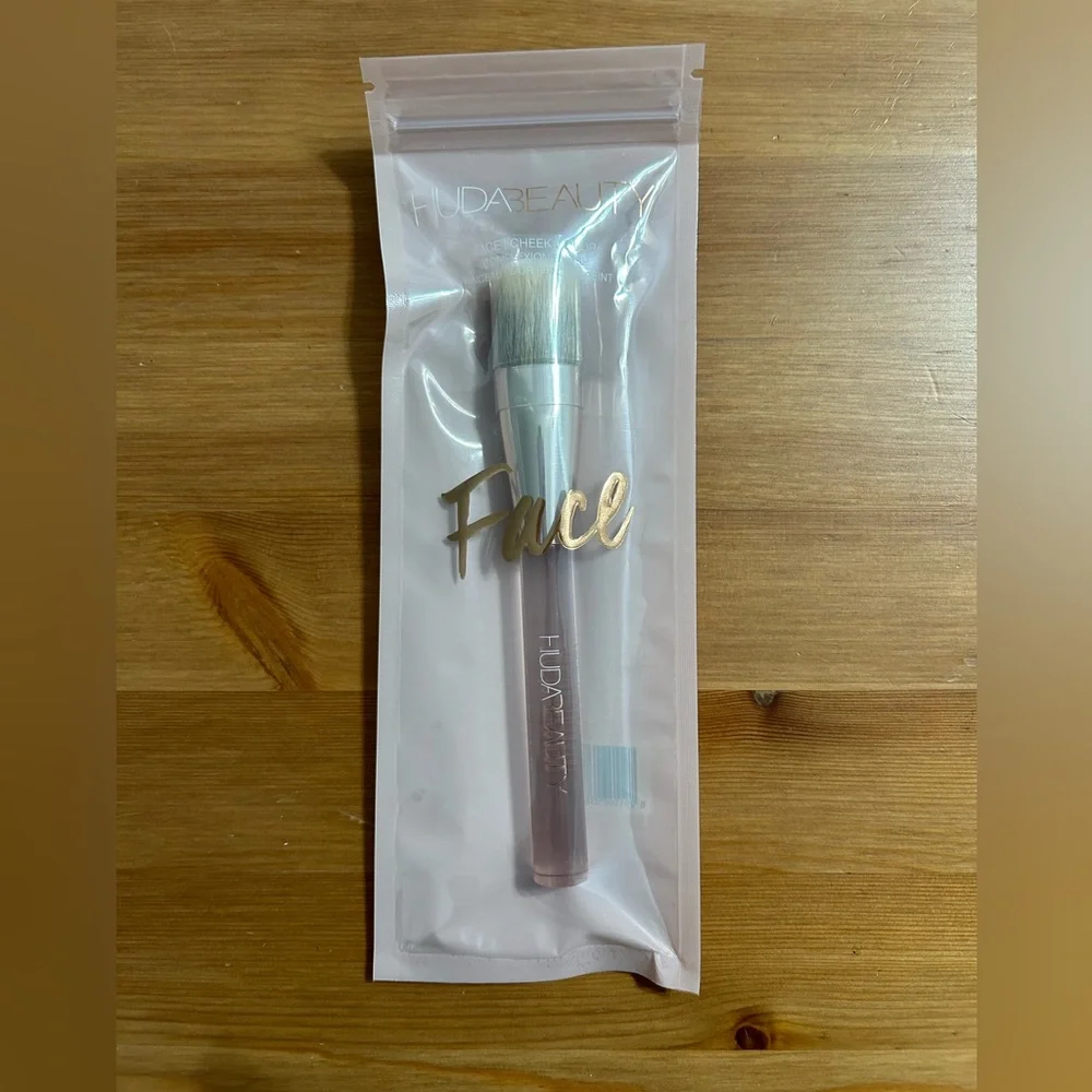 Huda Beauty Cheeky Tint Blush Stick make up brush